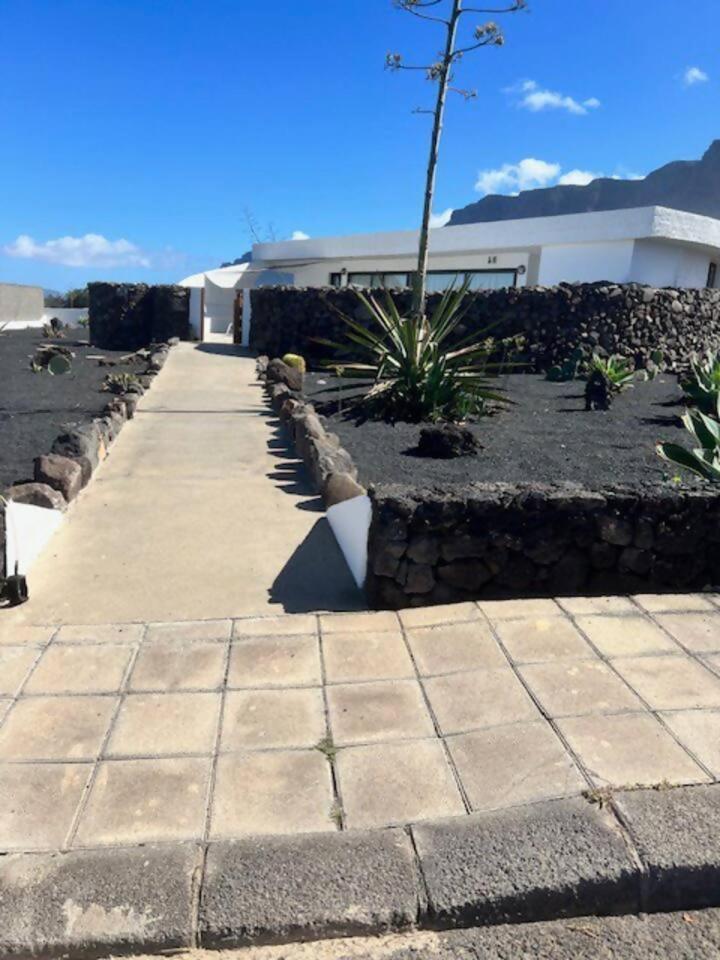 Lanzarote Famara Beach Bungalow Exterior photo